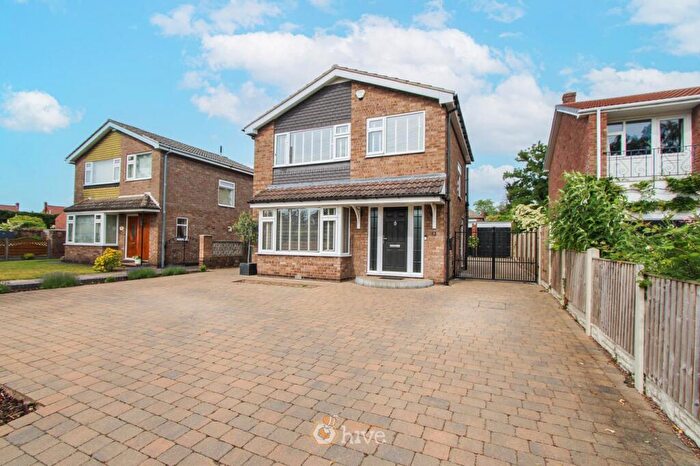 3 Bedroom Detached House For Sale In Longfield Drive, Bessacarr, Doncaster, DN4