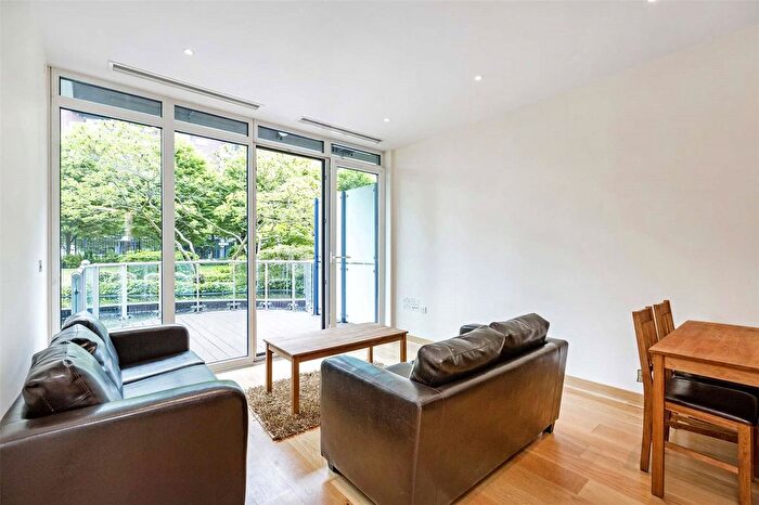 2 Bedroom Flat To Rent In Oswald Building, Queenstown Road, London, SW11