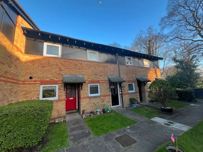 1 Bedroom Maisonette To Rent In Curran Close, Uxbridge, UB8