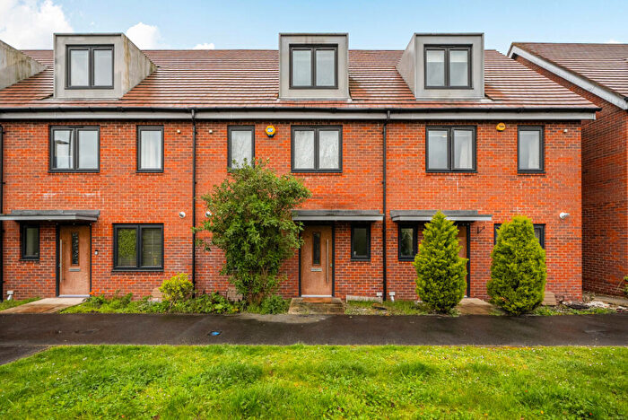 3 Bedroom Terraced House For Sale In Basingstoke Road, Reading, Berkshire, RG2