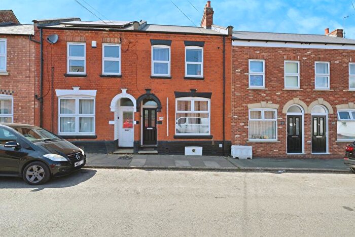 3 Bedroom Semi-Detached House For Sale In Junction Road, Northampton, NN2