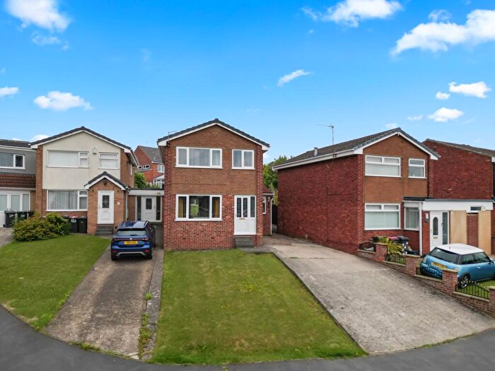 3 Bedroom Detached House For Sale In Hill View Road, Kimberworth, Rotherham, S61