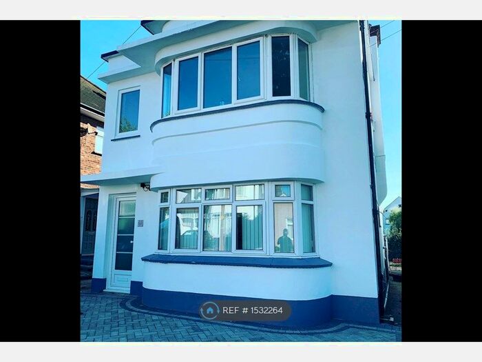 2 Bedroom Flat To Rent In Station Road, Leigh-On-Sea, SS9