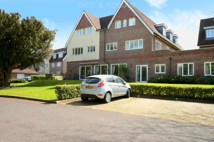 1 Bedroom Flat To Rent In Ashcroft Place, Epsom Road, Leatherhead, KT22