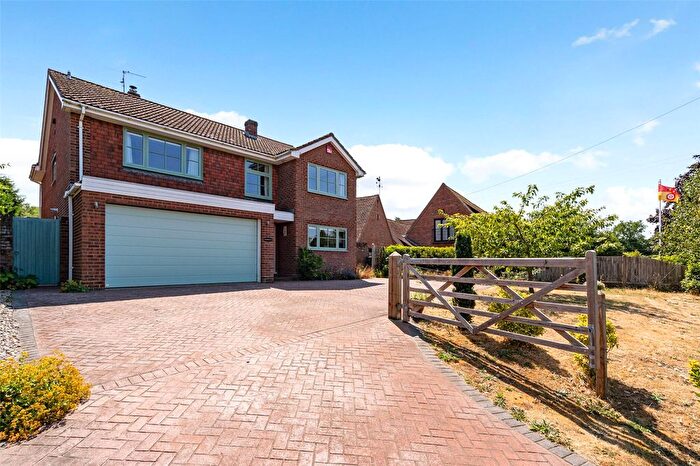 4 Bedroom Country House For Sale In The Street, Bramley, RG26