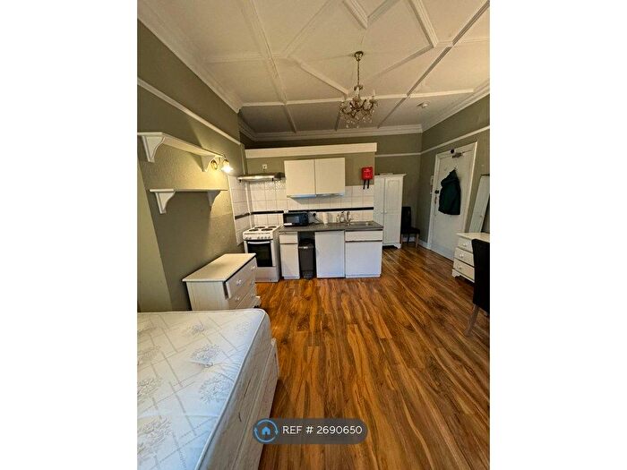 Studio To Rent In Bedford Hill, London, SW12