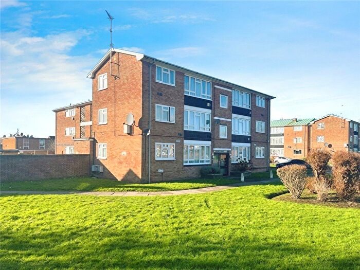 1 Bedroom Flat To Rent In Hadrian Way, Staines-Upon-Thames, Surrey, TW19