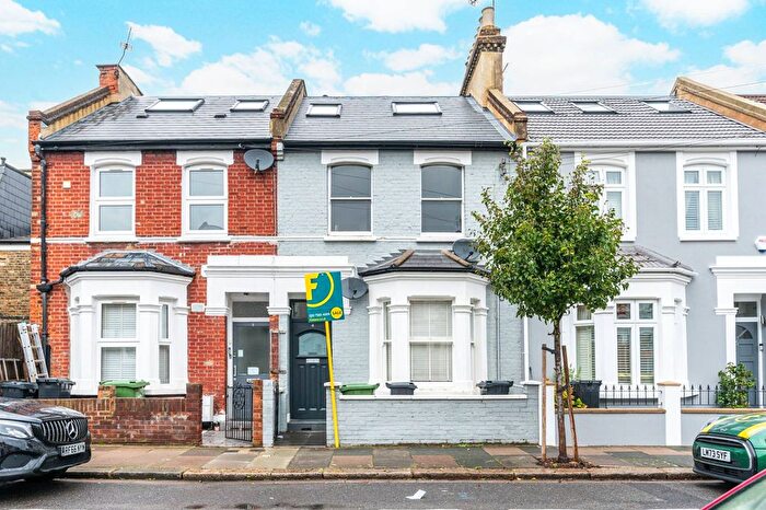 3 Bedroom Flat To Rent In Rosaline Road, Munster Village, London, SW6