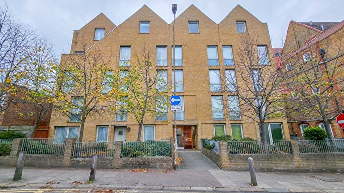 2 Bedroom Flat For Sale In Schoolhouse Yard, Bloomfield Road, Woolwich, London, SE18