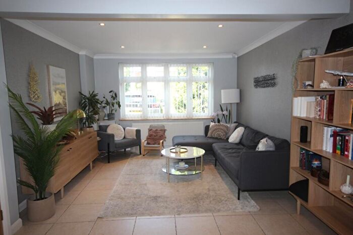 4 Bedroom House To Rent In Langley Road, Slough, SL3