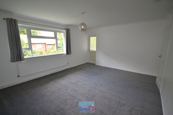 2 Bedroom Flat To Rent In Falstaff Road, Tile Hill, CV4