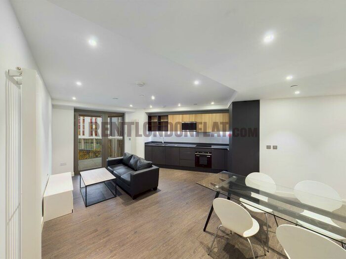 2 Bedroom Flat To Rent In Western Gateway, Royal Docks, &# Bed Flat, E16