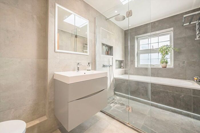 2 Bedroom Property For Sale In St. Marys Square, Ealing, W5