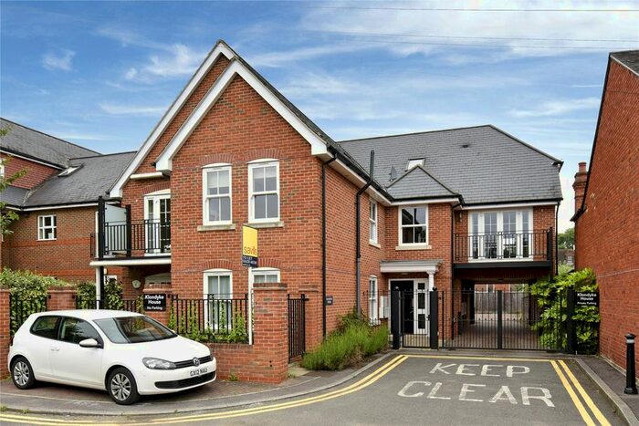 2 Bedroom Flat To Rent In Klondyke House, Marlow, Buckinghamshire, SL7