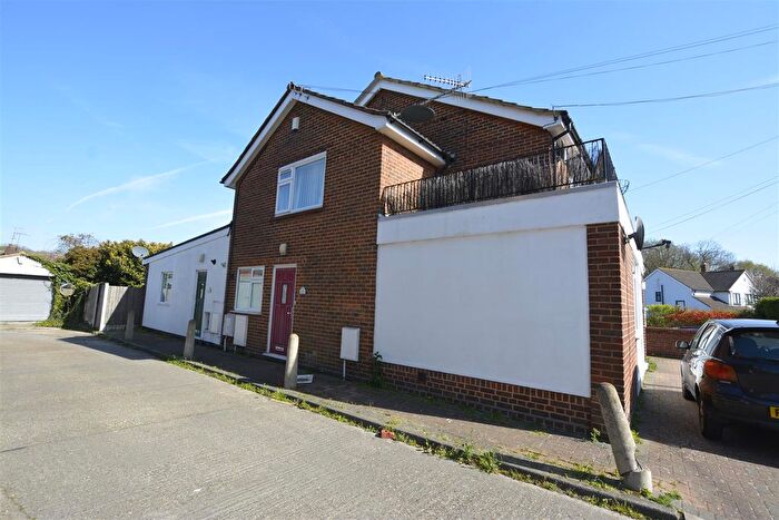 2 Bedroom Flat To Rent In Woodland Avenue, Hutton, Brentwood, CM13