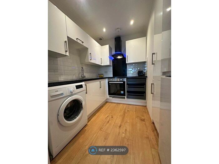 2 Bedroom Flat To Rent In Whitehill Street, Glasgow, G31