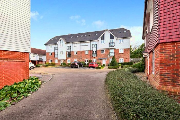 2 Bedroom Flat To Rent In Tilling Close, Maidstone, Kent, ME15