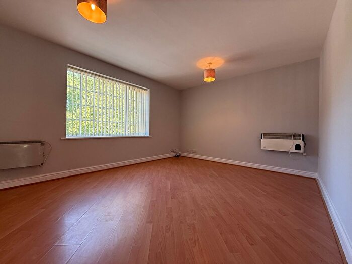 1 Bedroom Flat To Rent In Castle Street, Tyldesley, Manchester, M29