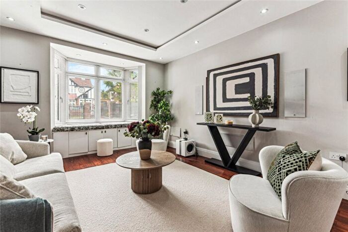 5 Bedroom Semi-Detached House For Sale In Thornton Road, London, SW12