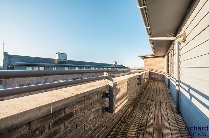 1 Bedroom Flat For Sale In Fire Fly Avenue, Swindon, SN2