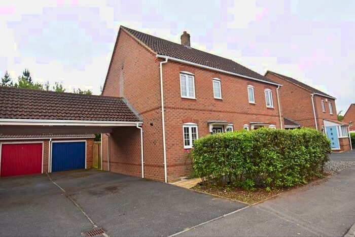 3 Bedroom Semi-Detached House To Rent In Causton Road, Basingstoke, RG22