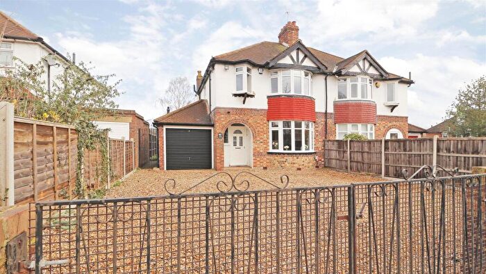 3 Bedroom Semi Detached House For Sale In Mottingham Road, London, SE9