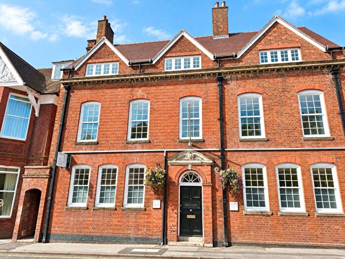 2 Bedroom Apartment To Rent In South Street, Farnham, Surrey, GU9