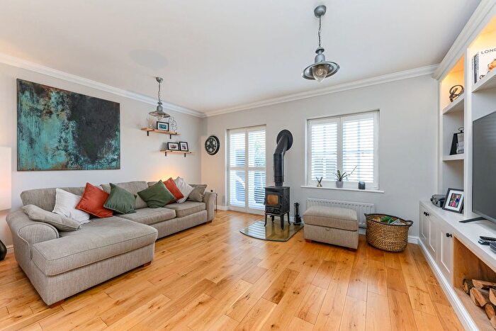 3 Bedroom Semi Detached House For Sale In Gardners Close, Ash, Canterbury, CT3