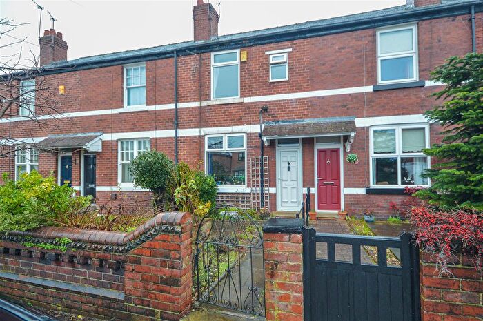 2 Bedroom Terraced House For Sale In Oakenshaw Lane, Walton, Wakefield, WF2