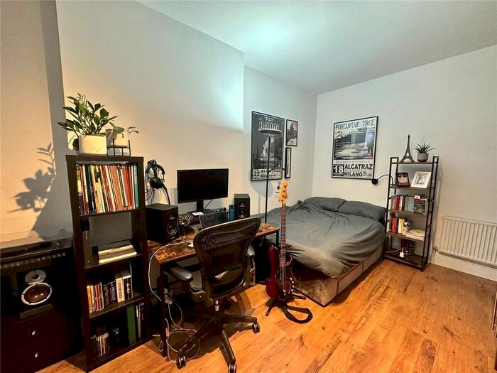 Studio To Rent In Mount View Road, London, N4