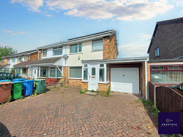 3 Bedroom Semi-Detached House For Sale In Hereford Way, Middleton, Manchester, M24
