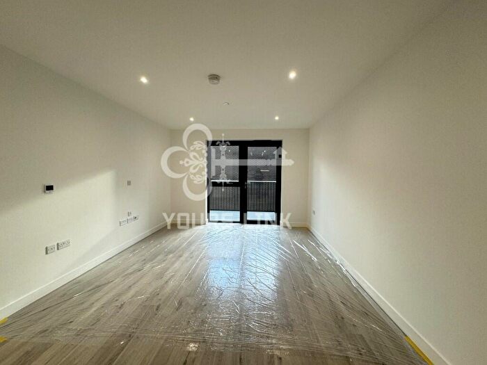 1 Bedroom Flat To Rent In Scarlet Court, London, N4