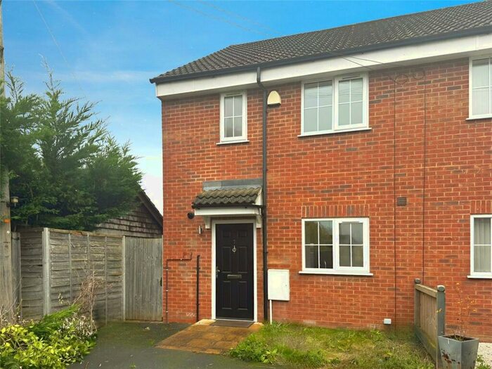 4 Bedroom Semi-Detached House For Sale In Macs Close, Padworth, Reading, Berkshire, RG7