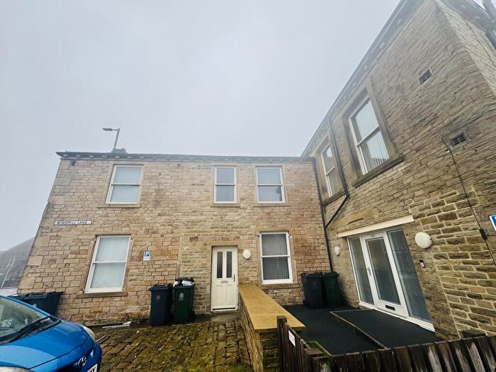 2 Bedroom House To Rent In High Street, Bradford, BD6