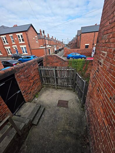 2 Bedroom Apartment To Rent In Wingrove Avenue, Newcastle Upon Tyne, NE4