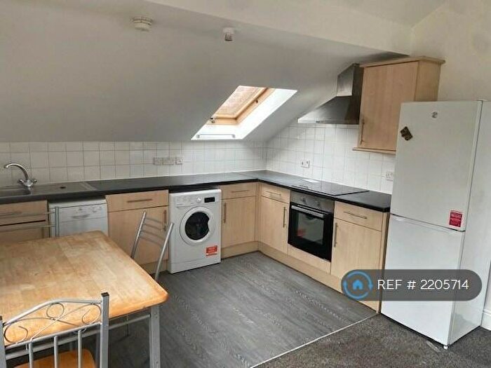 3 Bedroom Flat To Rent In Ladybarn Crescent, Manchester, M14