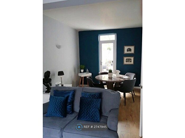 3 Bedroom Terraced House To Rent In Prospect Hill, Wiltshire, SN1