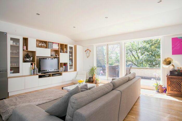 3 Bedroom Flat To Rent In Edith Road, London, W14