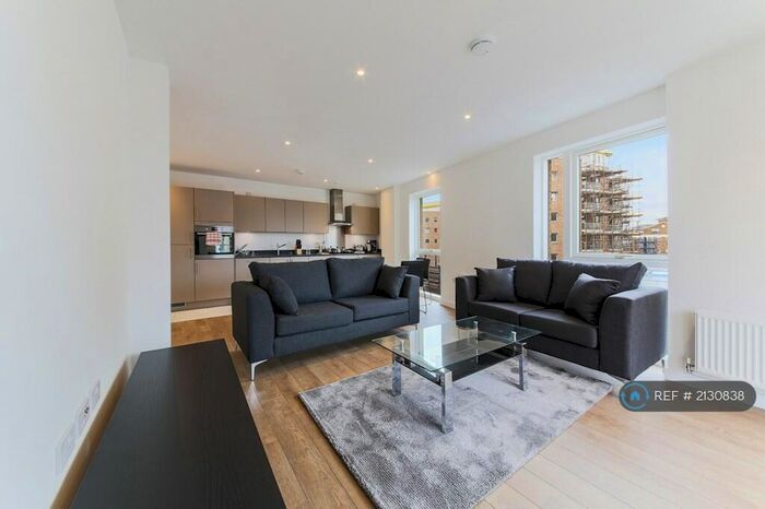 3 Bedroom Flat To Rent In Vitruvian Court, London, E14