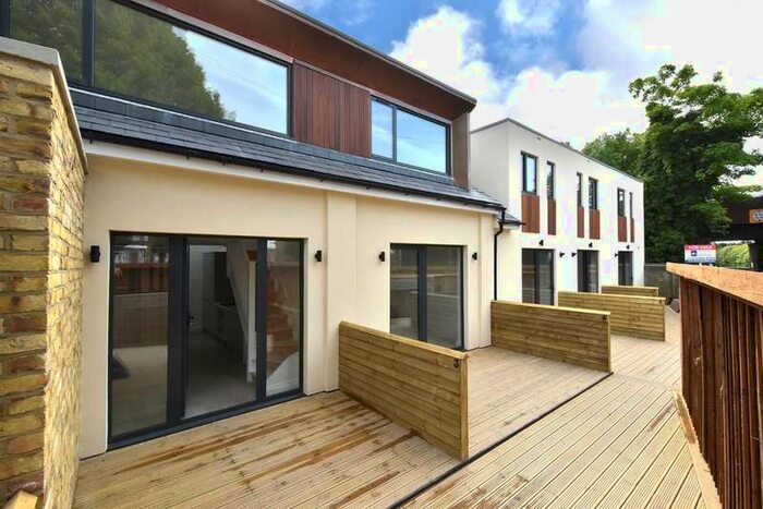 1 Bedroom Flat To Rent In Page Heath Villas, Bickley, BR1