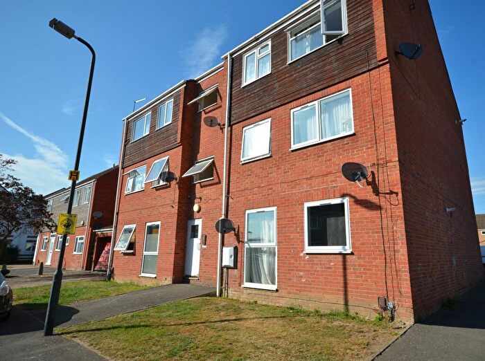 Apartment To Rent In Rochfords Garden, Slough, SL2
