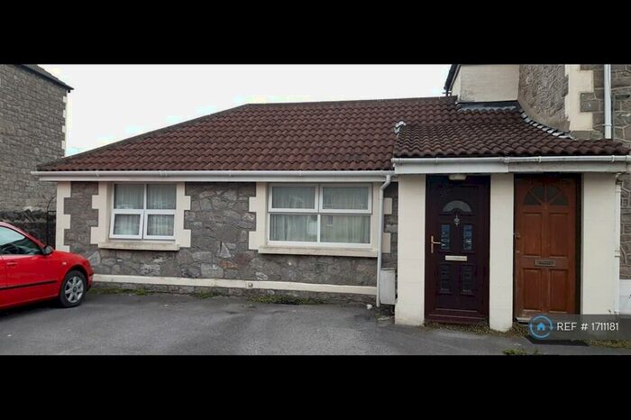 2 Bedroom Bungalow To Rent In Stafford Road, Weston-Super-Mare, BS23