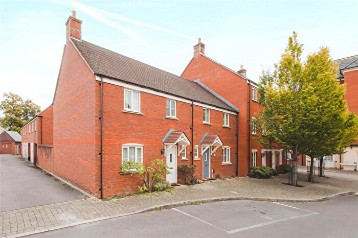 3 Bedroom End Of Terrace House For Sale In Tatry Road, Haydon End, Swindon, Wiltshire, SN25
