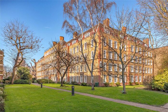 2 Bedroom Flat For Sale In Eaton House, Vicarage Crescent, Battersea, London, SW11