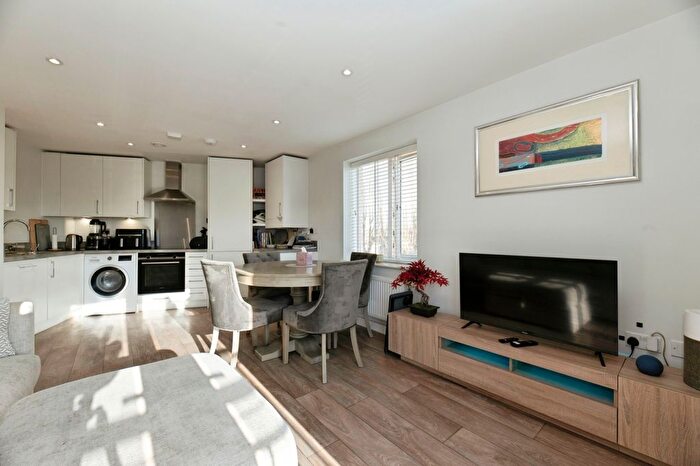 1 Bedroom Flat For Sale In Thornton Close, Leatherhead, Surrey, KT22
