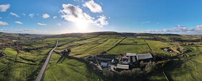 4 Bedroom Town House For Sale In Helmshore Road, Holcombe, Bury, BL8