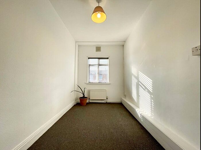 2 Bedroom Flat To Rent In Gilda Court, Watford Wy, London, NW7