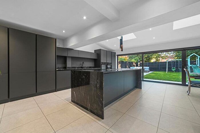 5 Bedroom Detached House For Sale In Western Road, Billericay, CM12