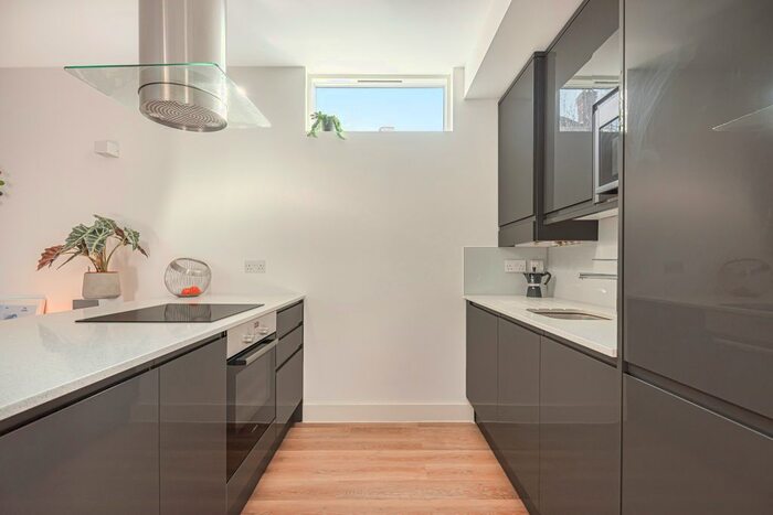 1 Bedroom Flat To Rent In Lee Road, Blackheath, SE3