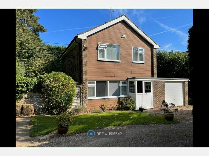 3 Bedroom Detached House To Rent In Bishops Road, Farnham, GU9